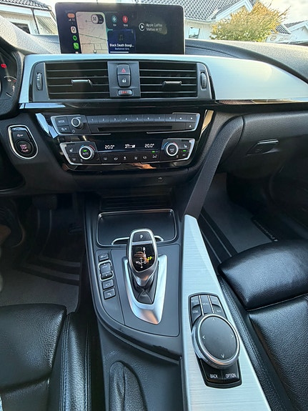 BMW 330i 12 of 17
