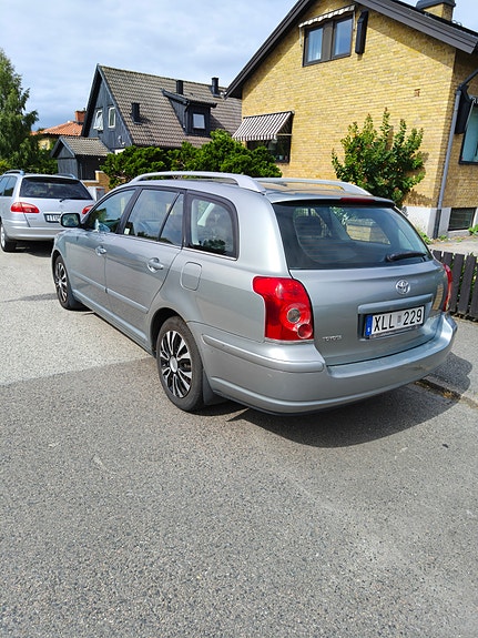 Toyota Avensis 3 of 7
