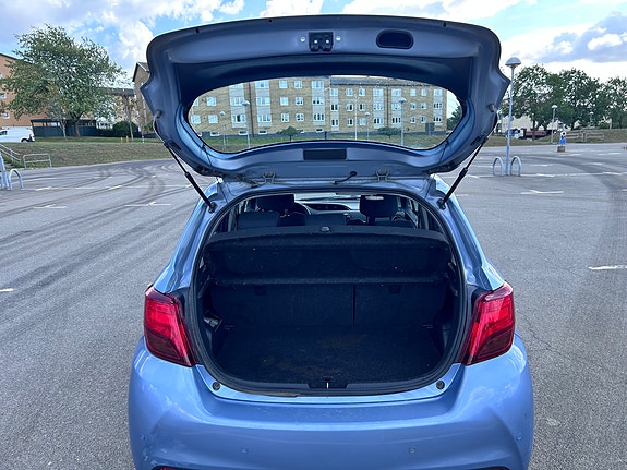 Toyota Yaris 11 of 15