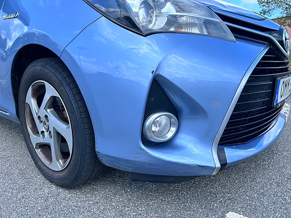 Toyota Yaris 9 of 15