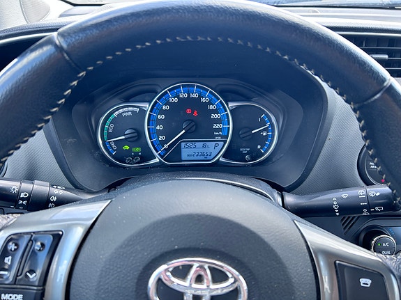 Toyota Yaris 15 of 15
