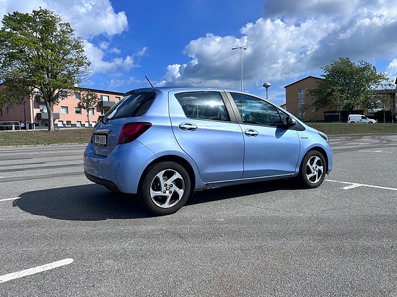 Toyota Yaris 5 of 15