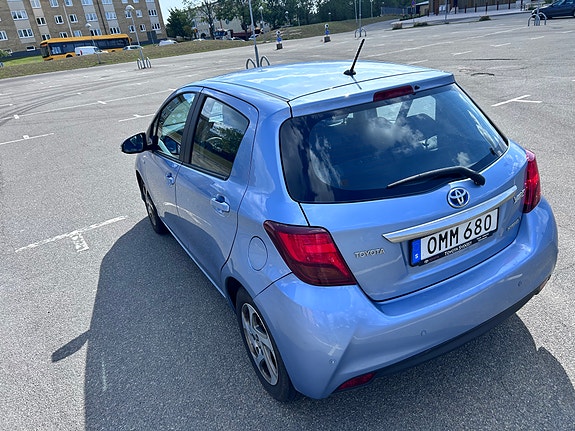 Toyota Yaris 6 of 15