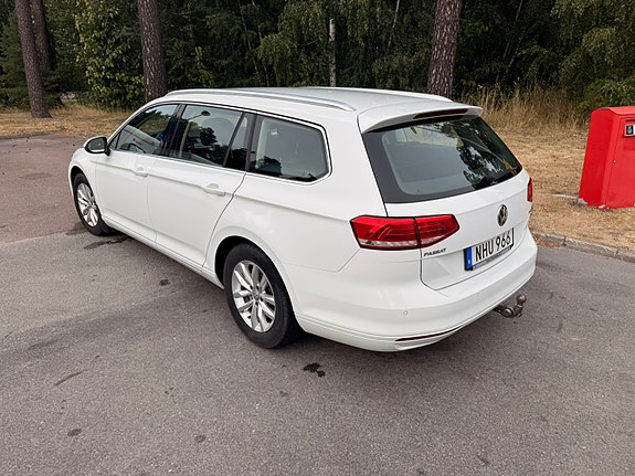 Volkswagen Passat 3 of 12
