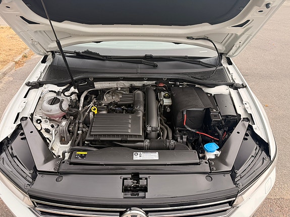 Volkswagen Passat 12 of 12
