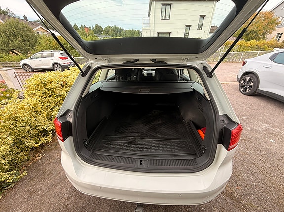 Volkswagen Passat 8 of 12
