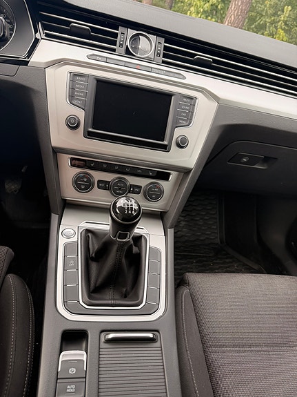Volkswagen Passat 5 of 12