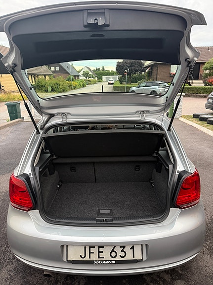 Volkswagen Polo 2 of 9