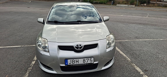 Toyota Auris 3 of 6