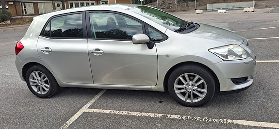Toyota Auris 4 of 6