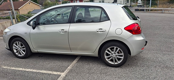 Toyota Auris 5 of 6