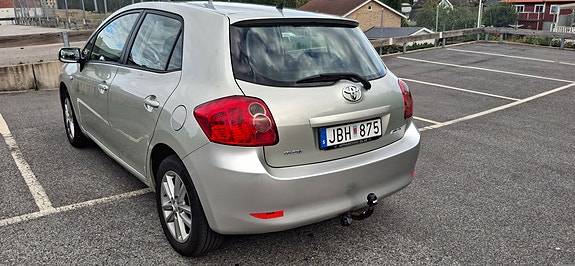 Toyota Auris 2 of 6
