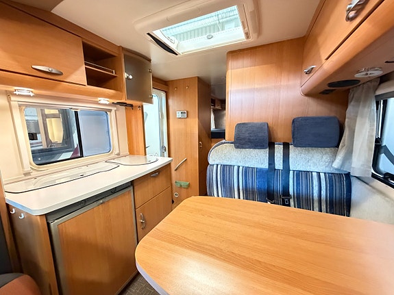 Knaus Sport Ti 650 MEG Långbäddar - AC - Dragkrok - 3500kg & B-kort - Garage 11 of 15