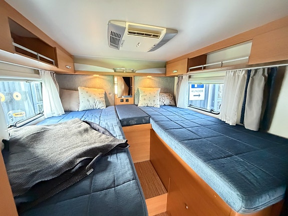 Knaus Sport Ti 650 MEG Långbäddar - AC - Dragkrok - 3500kg & B-kort - Garage 11 of 15