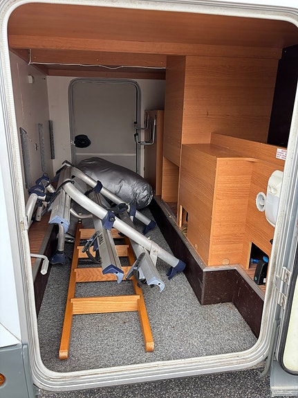 Knaus Sport Ti 650 MEG Långbäddar - AC - Dragkrok - 3500kg & B-kort - Garage 7 of 15