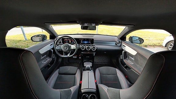 Mercedes-Benz CLA250 e 7 of 8