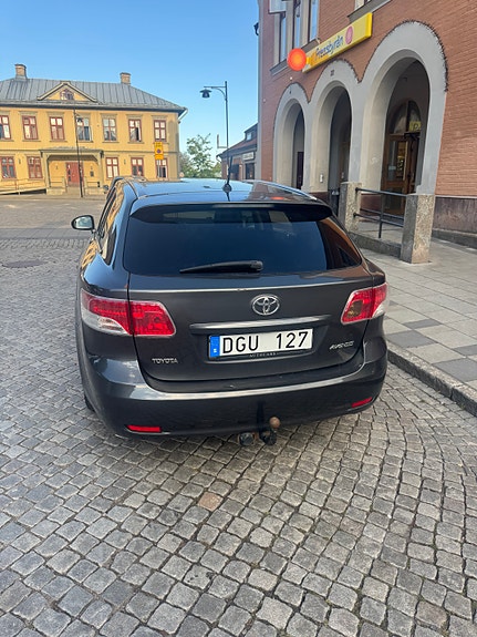 Toyota Avensis 5 of 6