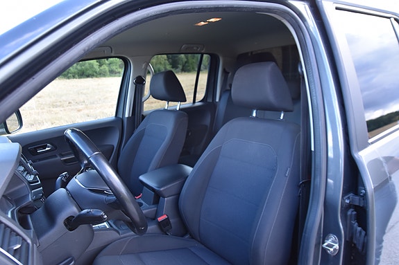 Volkswagen Amarok 6 of 9