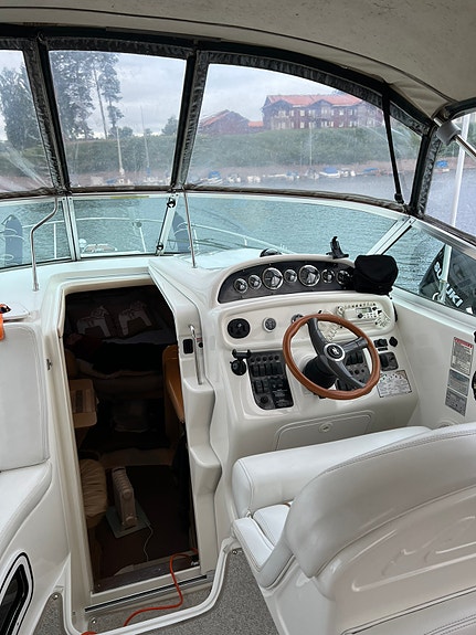 Sea Ray Sundancer 270 2 of 6