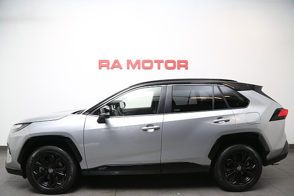 Toyota RAV4 3 of 25