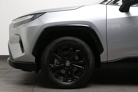 Toyota RAV4 8 of 25