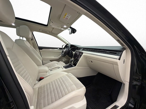 Volkswagen Passat 24 of 30