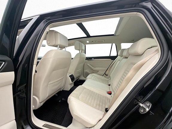 Volkswagen Passat 26 of 30