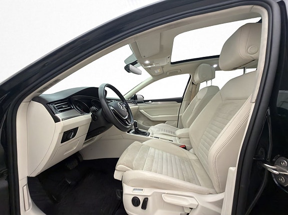 Volkswagen Passat 11 of 30