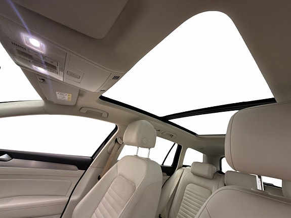Volkswagen Passat 12 of 30