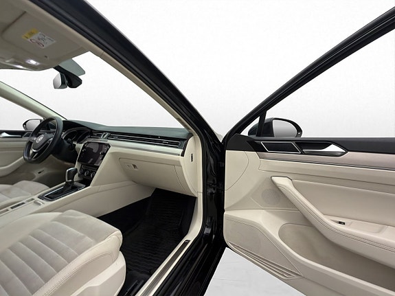 Volkswagen Passat 25 of 30