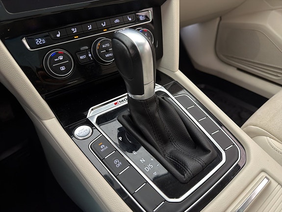 Volkswagen Passat 23 of 30
