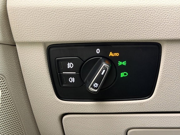 Volkswagen Passat 30 of 30