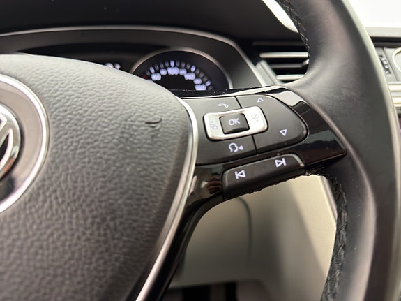 Volkswagen Passat 15 of 30