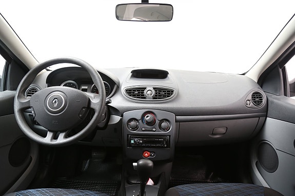 Renault Clio 17 of 23
