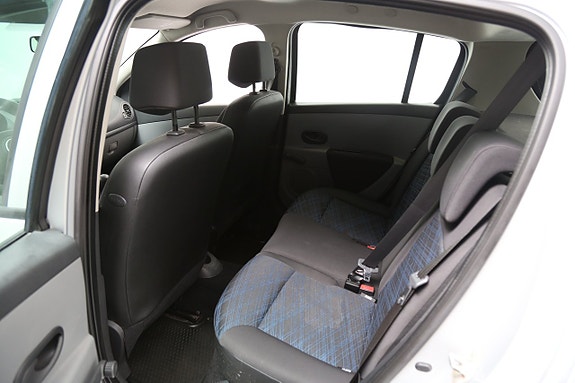 Renault Clio 22 of 23