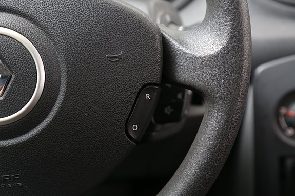 Renault Clio 16 of 23