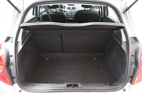 Renault Clio 23 of 23
