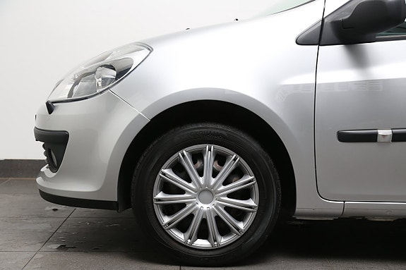Renault Clio 8 of 23