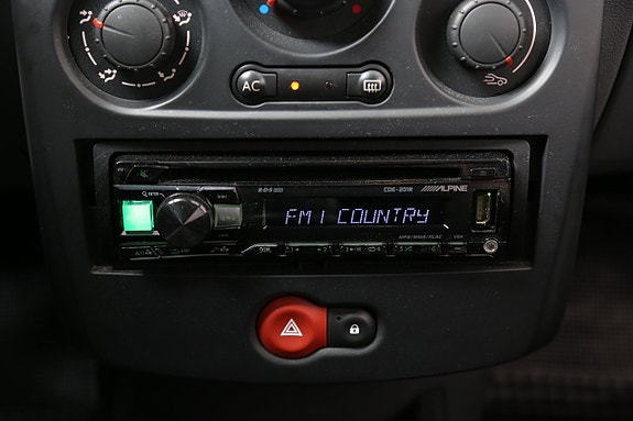 Renault Clio 20 of 23