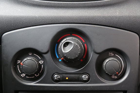 Renault Clio 19 of 23