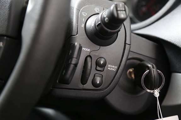 Renault Clio 18 of 23