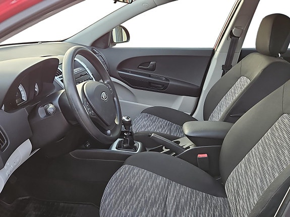 Kia Ceed 6 of 8