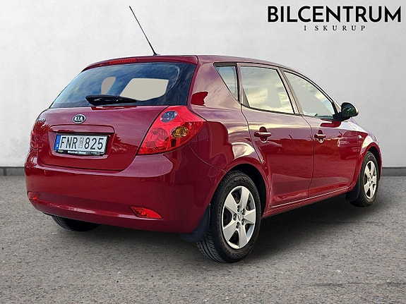 Kia Ceed 4 of 8