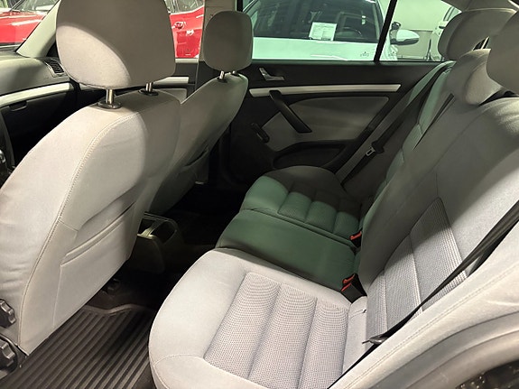 Skoda Octavia 5 of 8