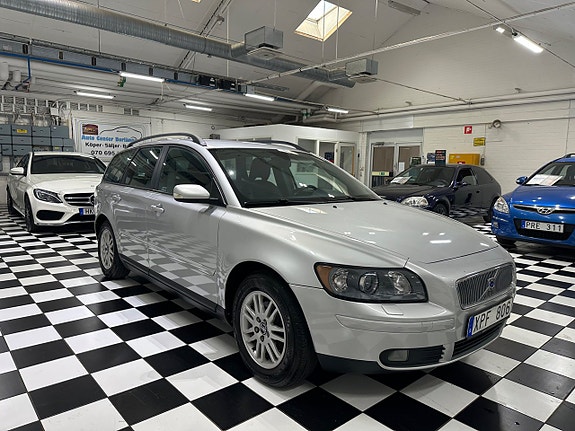 Volvo V50 2 of 15