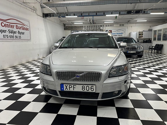 Volvo V50 3 of 15