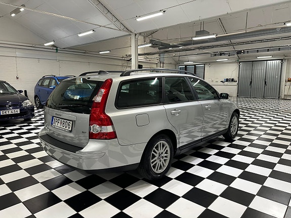 Volvo V50 4 of 15