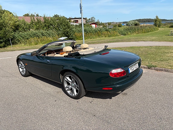 Jaguar XK 4 of 7