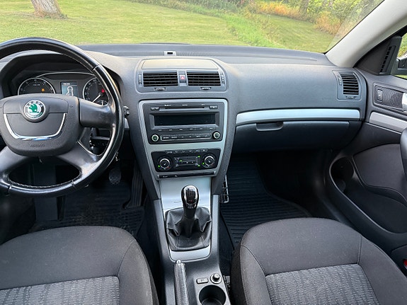 Skoda Octavia 3 of 5
