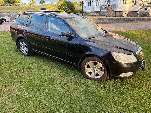 Skoda Octavia 2 of 5